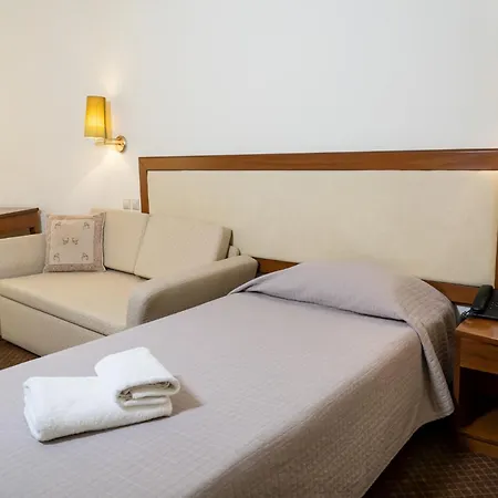 Four Seasons 3*