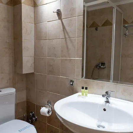 Four Seasons Hotel 3*