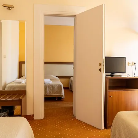 Four Seasons Hotel Athene
